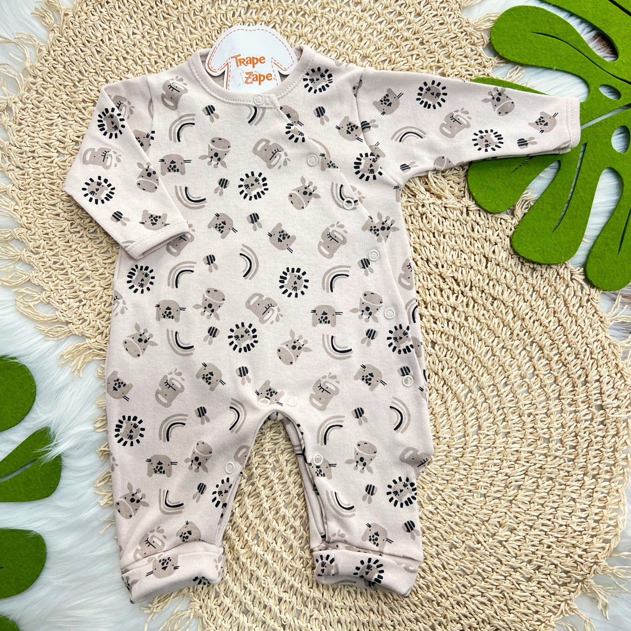 Macacão Malha Trape Zape - Safari e Bumbum Bordado Baby Leão - Bege